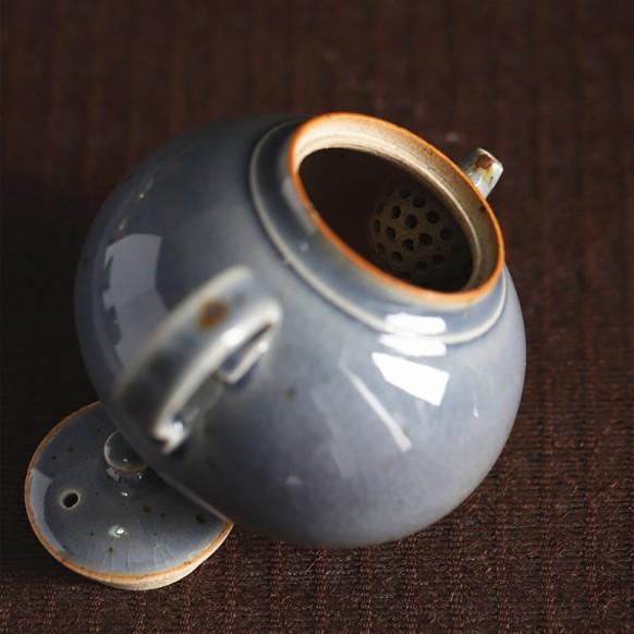 Чайник из Цзиндэчжэньской керамики