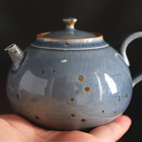 Чайник из Цзиндэчжэньской керамики